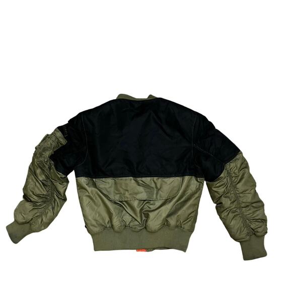 Genuine Olive Green Men’s Bomber Jacket With Orange Inside Size Medium - Picture 3 of 4